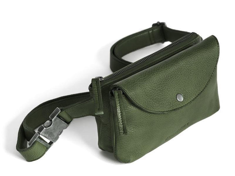 Sticks and Stones Gürteltasche Indio – Dark Olive Tragevariante