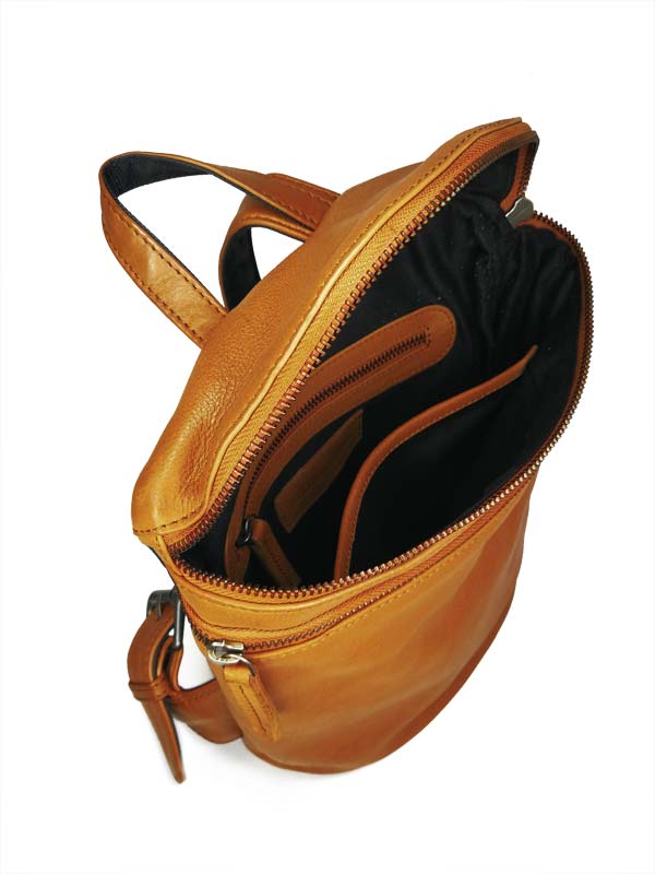 Sticks and Stones - Lederrucksack Valencia Backpack - Yellow Ocher Innenansicht